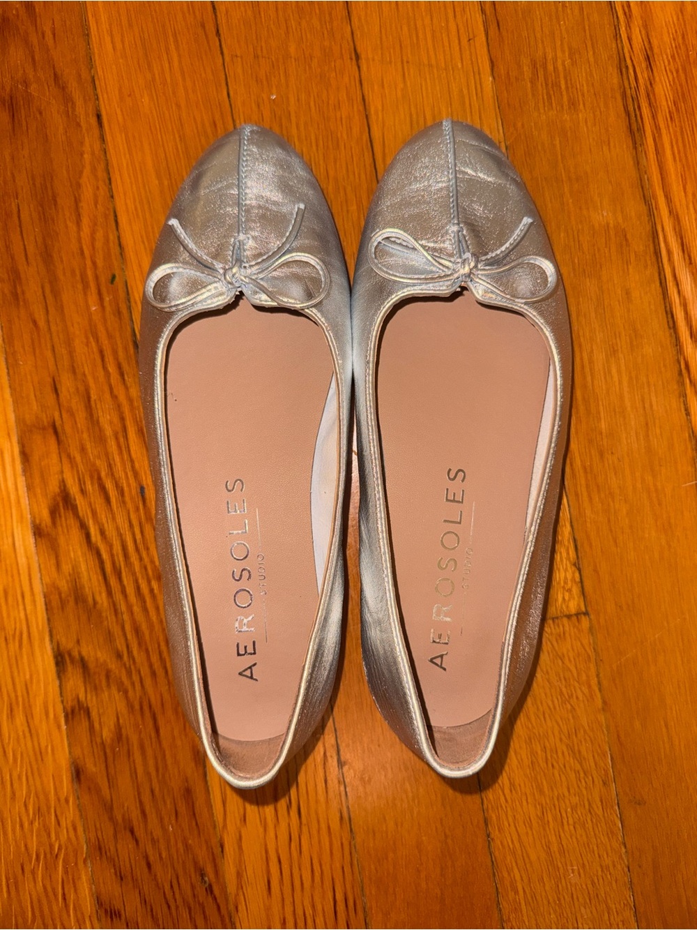 AEROSOLES Metallic Silver Bow Ballet Flats
